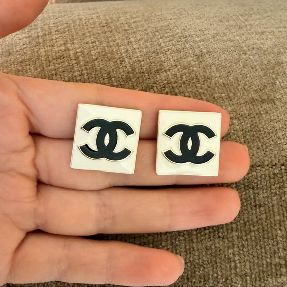 🤍Chanel Vintage CC Square Stud Earrings 🖤 - Picture 6 of 12